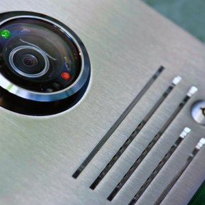 Videotelefony a domovní telefony: Spojení elegance, bezpečnosti a technologie